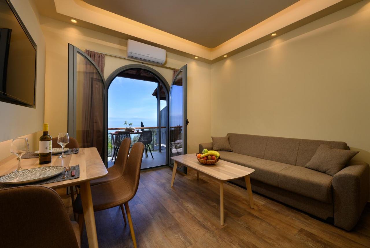 Seven Keys Luxury Suites Achílleion Extérieur photo